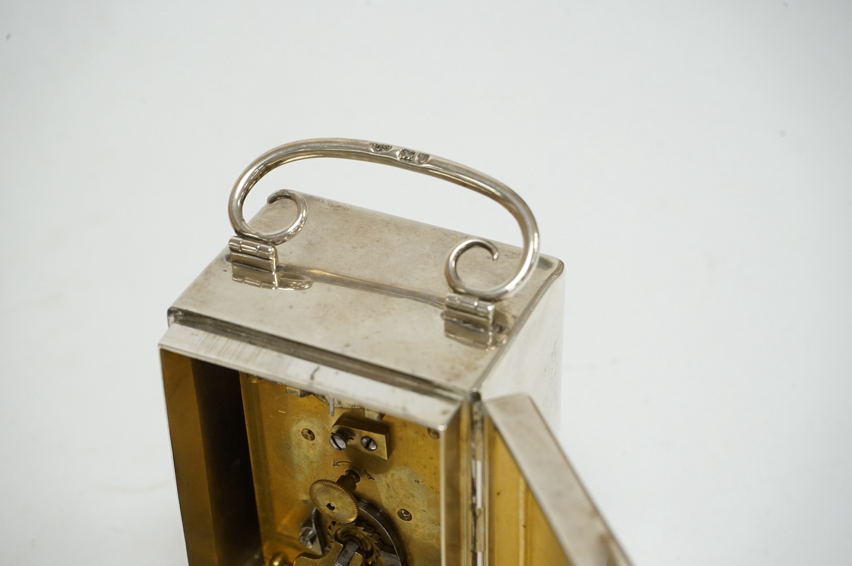 An Edwardian silver cased carriage timepiece, with Arabic dial, on bun feet, by Goldsmiths & Silversmiths Co Ltd, London, 1904, 85mm excluding the handle. Condition - poor